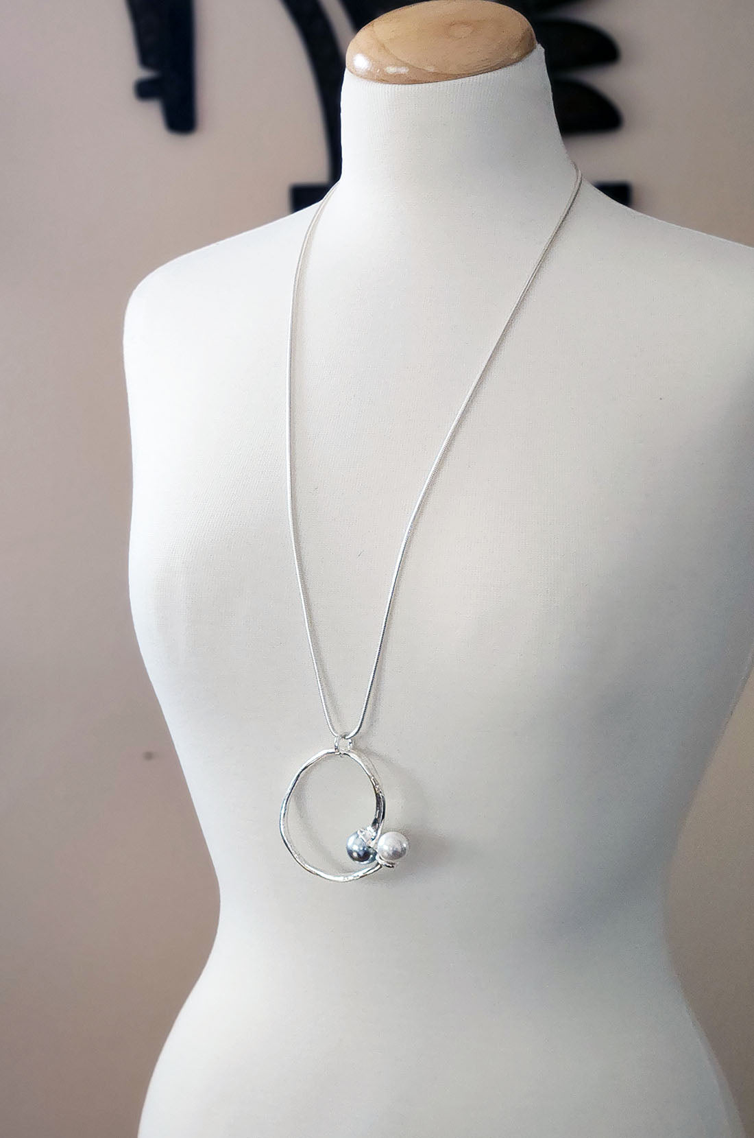 Gray & White Pearls Pendant Necklace