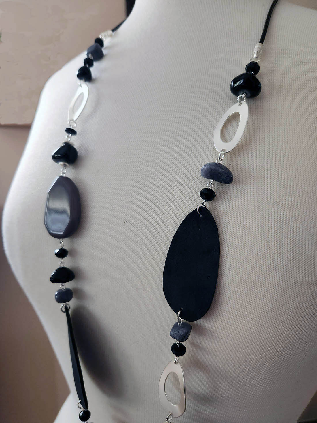 Silver Ovals Black Beads Necklace